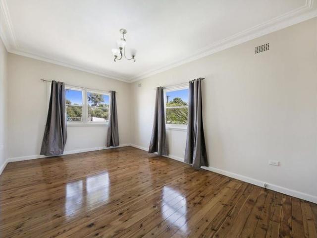 House for rent in Kingswood