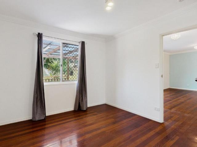 House for rent in Holland Park West, Greater Brisbane