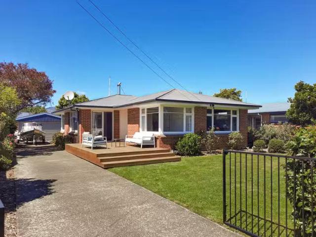 House for rent in Chaslands, Canterbury