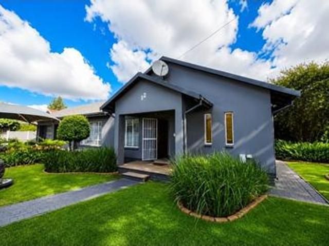 House for sale in Mohlakeng, Gauteng