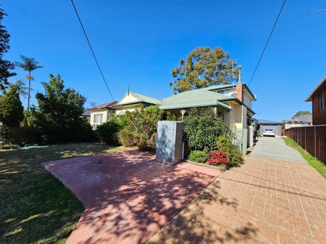 House for rent in Smithfield, Sydney