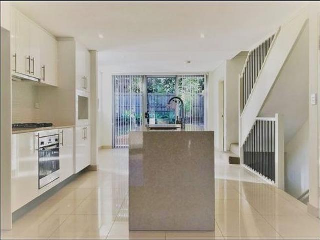 Townhouse for rent in Sydney, New South Wales