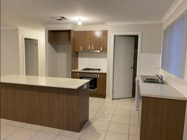 House for rent in Amberlea Estate, Melbourne