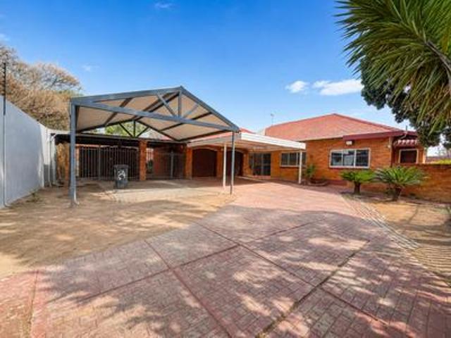 House for rent in Waterkloof, Gauteng