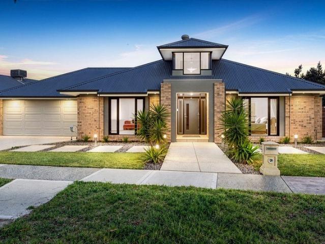 House for sale in Laurimar Park Estate, Melbourne