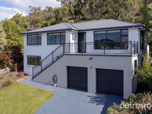 House for sale in Lindisfarne, Tasmania