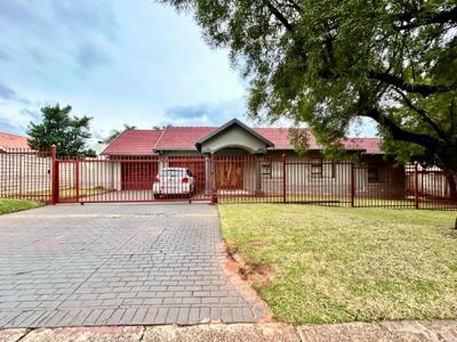 House for sale in Waterkloof, Gauteng