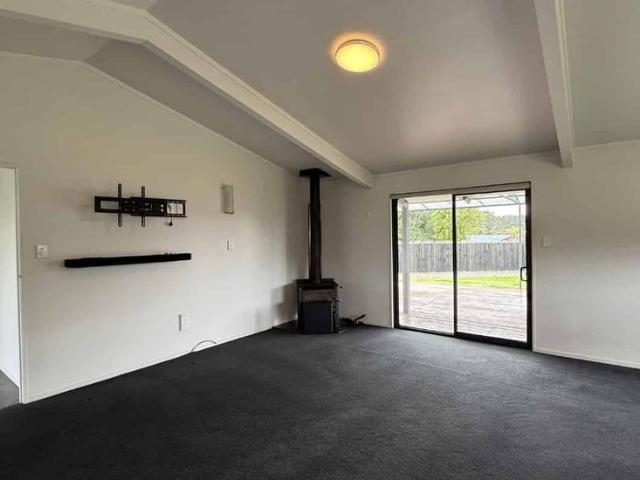 House for rent in Paremoremo, Oroua County