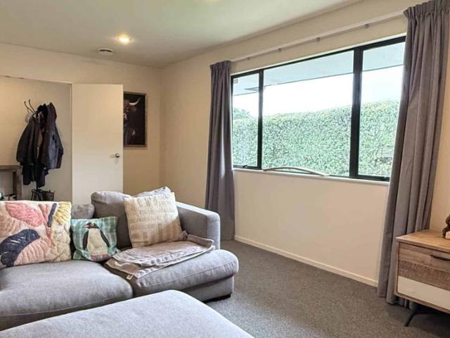 House for rent in Paremoremo