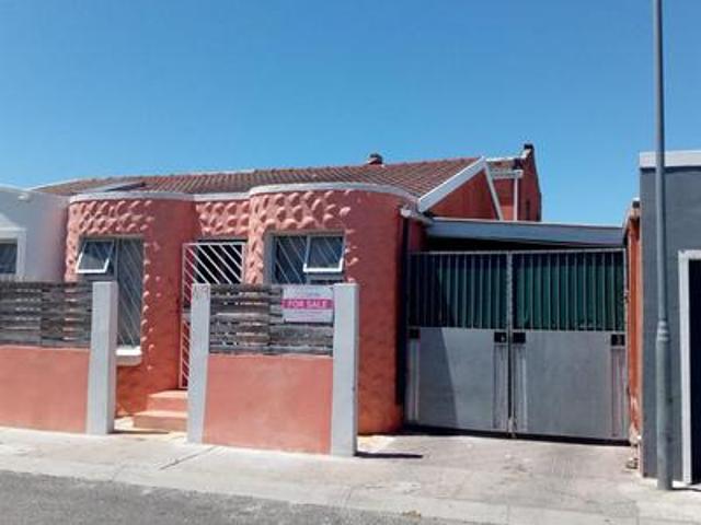 House for sale in Mitchells Plain, Western Cape