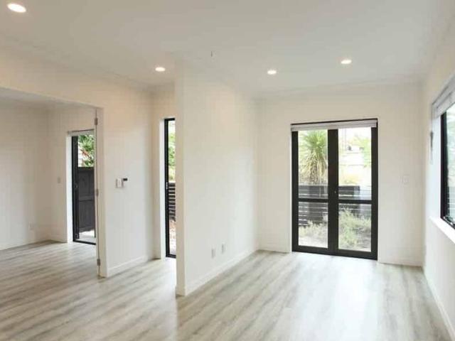 Townhouse for rent in Paremoremo, Oroua County