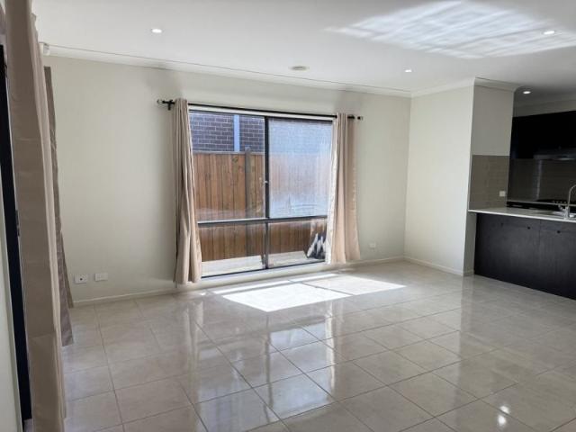 House for rent in Lochaven, Melbourne