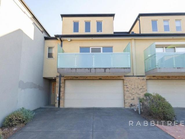 Townhouse for sale in Camerons Creek, Victoria