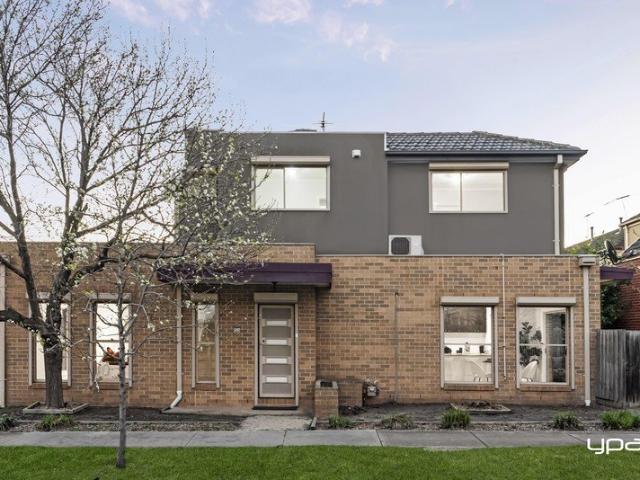 Townhouse for sale in Camerons Creek, Victoria