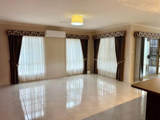 House for rent in Churchill, Victoria