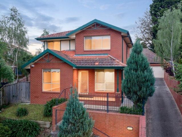 Townhouse for sale in Templestowe, Melbourne