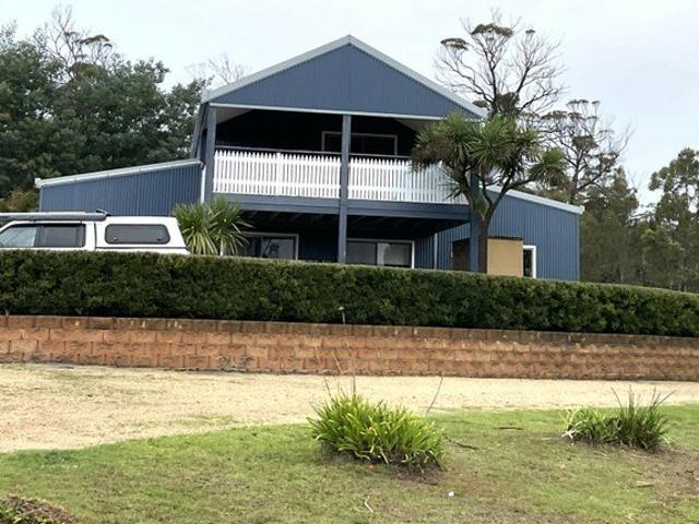 House for rent in Binalong Bay, Tasmania