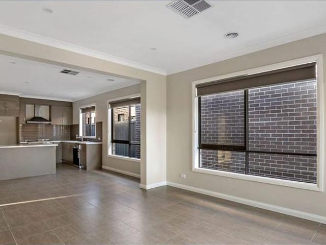 House for rent in Willandra, Melbourne