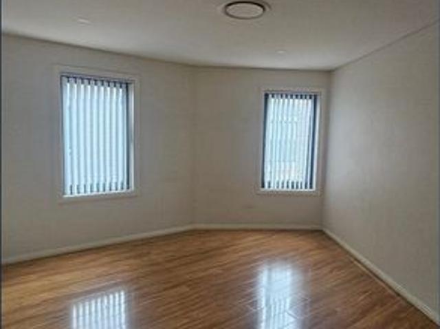 Townhouse for rent in Sydney, New South Wales