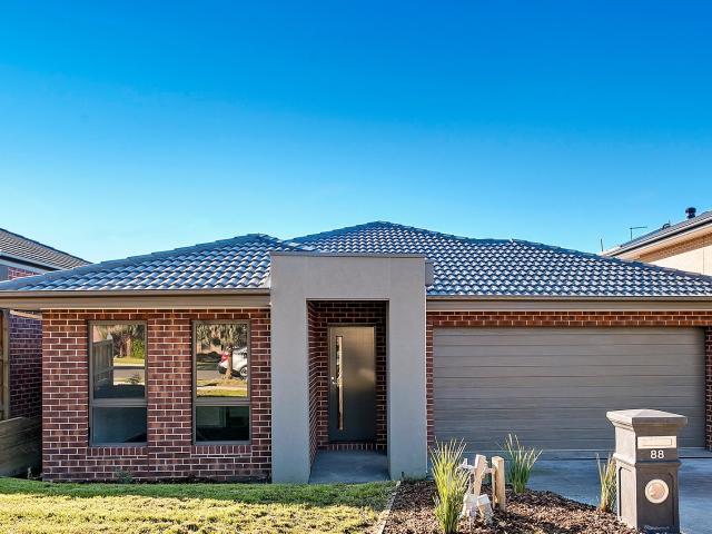 House for rent in The Range Croydon, Melbourne