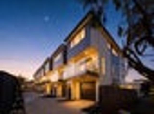 Townhouse for sale in Point England, Oroua County
