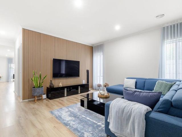 House for rent in Waterhaven, Melbourne