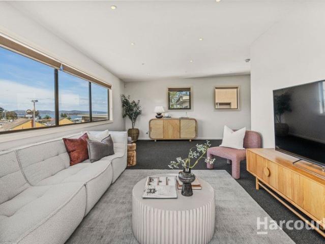 Townhouse for sale in Midway Point, Hobart