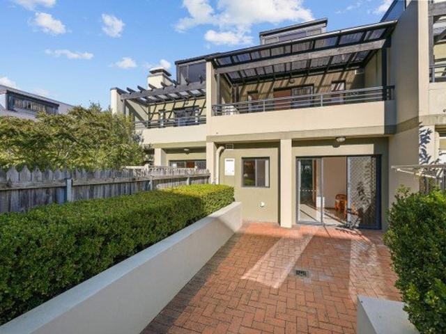 Townhouse for rent in Sydney, New South Wales