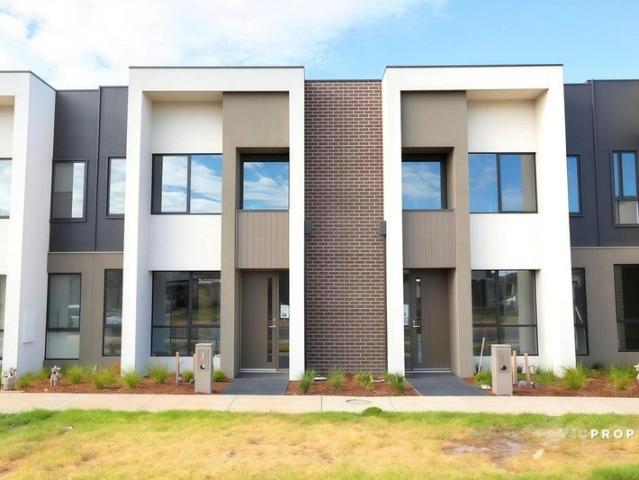 Townhouse for rent in Upper Point Cook, Melbourne