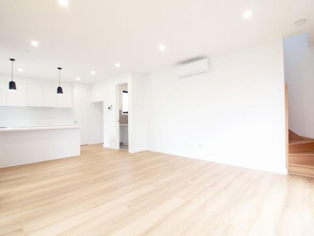 Townhouse for rent in Glenroy, Melbourne