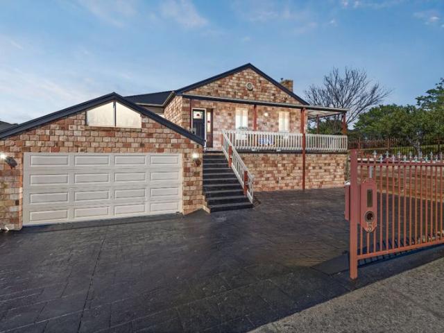 House for sale in Lynbrook, Victoria