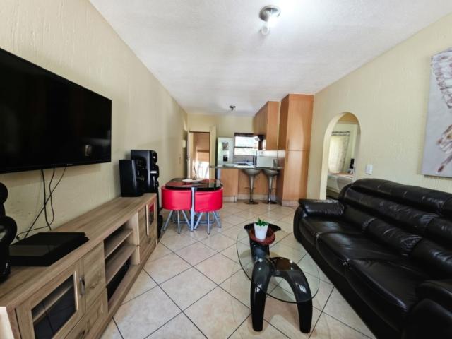 Apartment for rent in Lone Hill, Randburg