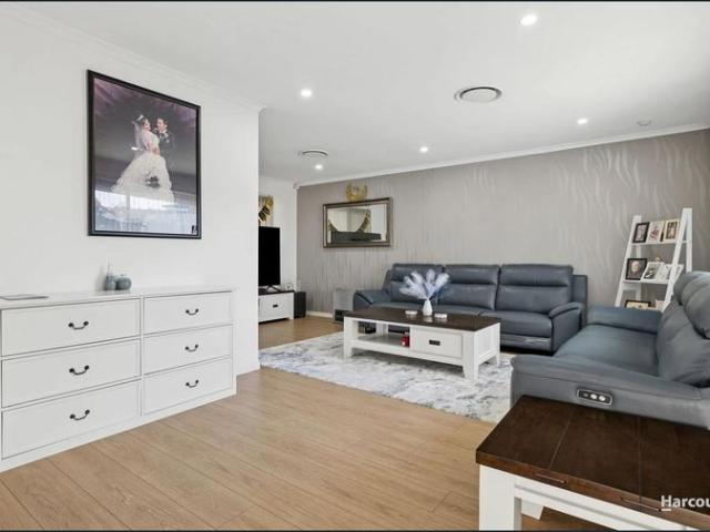 House for rent in St Helens Park, Sydney