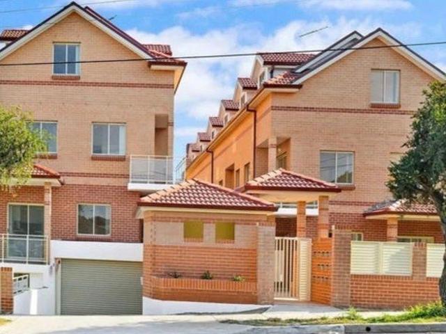 Townhouse for rent in Sydney, New South Wales