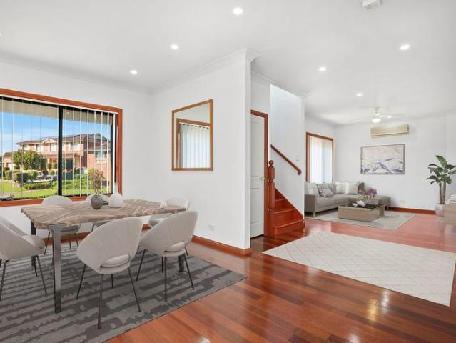 Townhouse for rent in Wollongong West, New South Wales