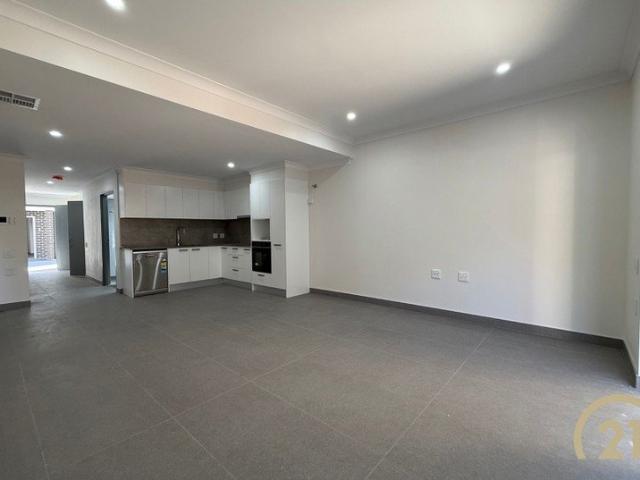 Townhouse for rent in Smithfield, Sydney