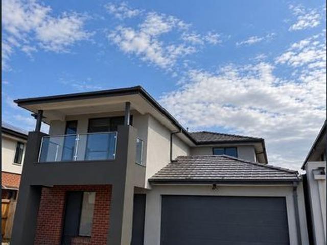 Townhouse for rent in Alira Estate, Melbourne