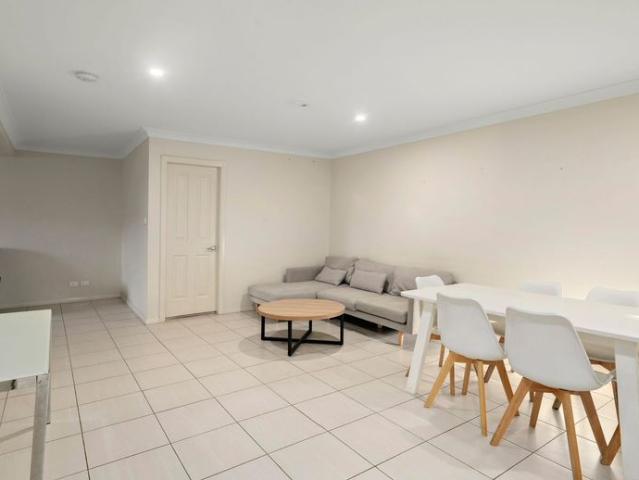 Townhouse for rent in Wollongong West, New South Wales