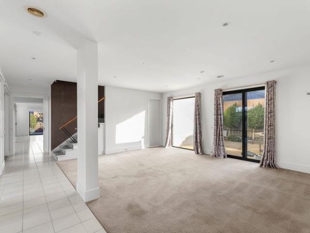 House for rent in Sanctuary Lakes, Melbourne