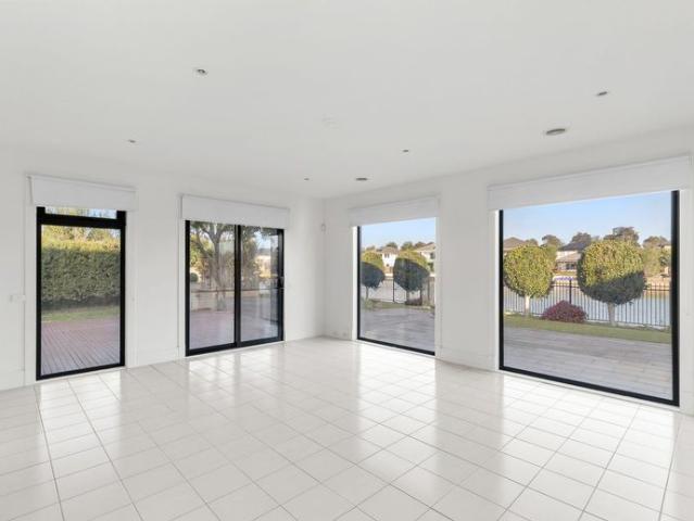 House for rent in Sanctuary Lakes, Melbourne
