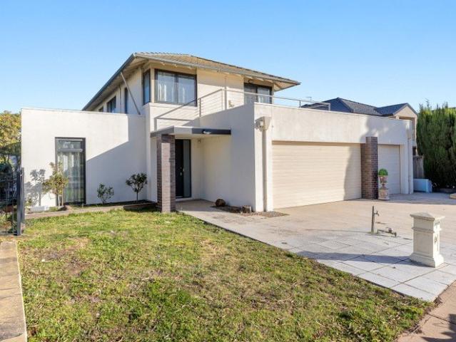 House for rent in Sanctuary Lakes, Melbourne