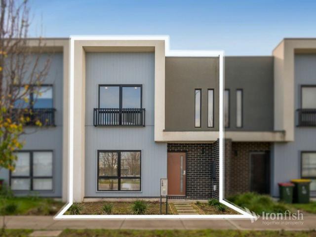 Townhouse for sale in Camerons Creek, Victoria