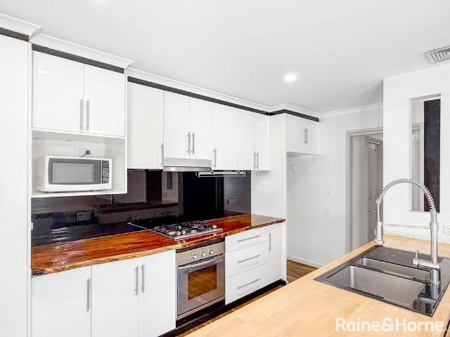 Townhouse for rent in Queanbeyan, New South Wales