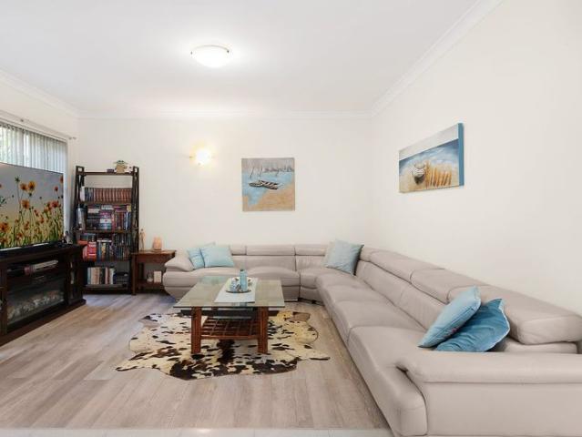 Townhouse for rent in Roselands, Sydney