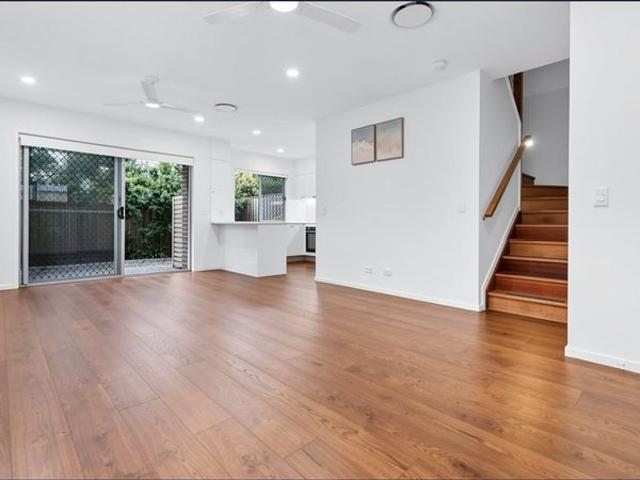 Townhouse for rent in Toombul, Queensland