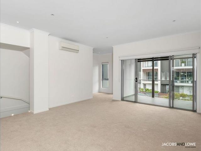 Townhouse for rent in Mornington, Melbourne