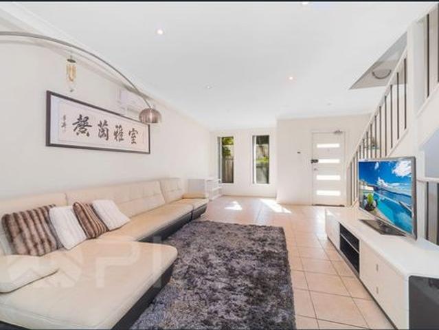 Townhouse for rent in Sydney, New South Wales