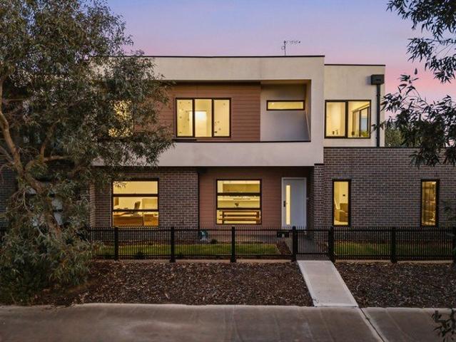 Townhouse for sale in Camerons Creek, Victoria