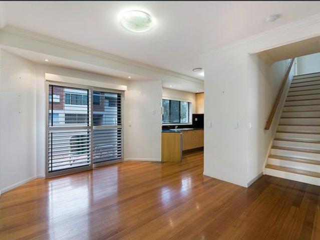 Townhouse for rent in Fernbrook, Queensland