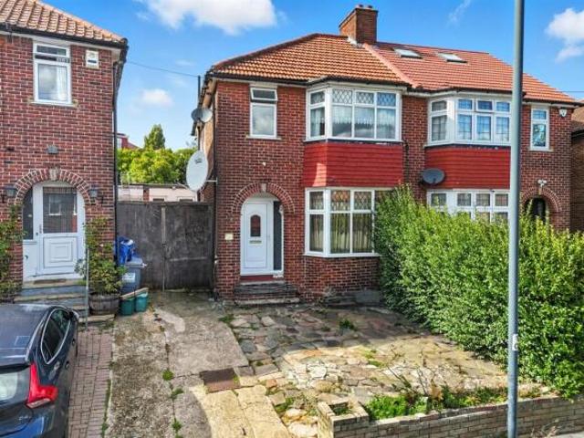 Apartment for rent in Kingsbury, Greater London